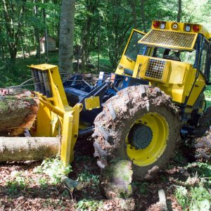 strucno-osposobljavanje-skola-za-rukovatelj-sumski-zglobni-traktor-anparo-strcno-edukativni-centar-